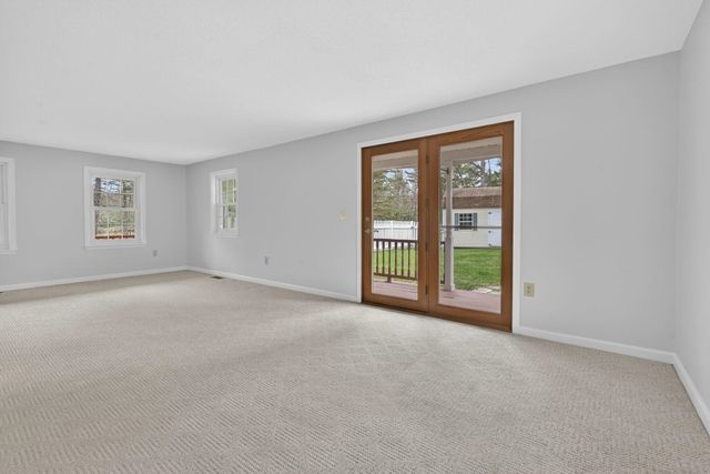 2 Windsor Drive, Litchfield, NH 03052