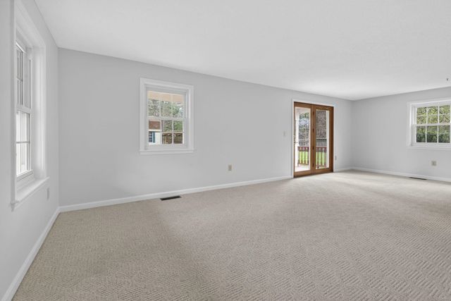 2 Windsor Drive, Litchfield, NH 03052