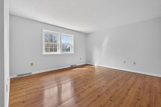 2 Windsor Drive, Litchfield, NH 03052