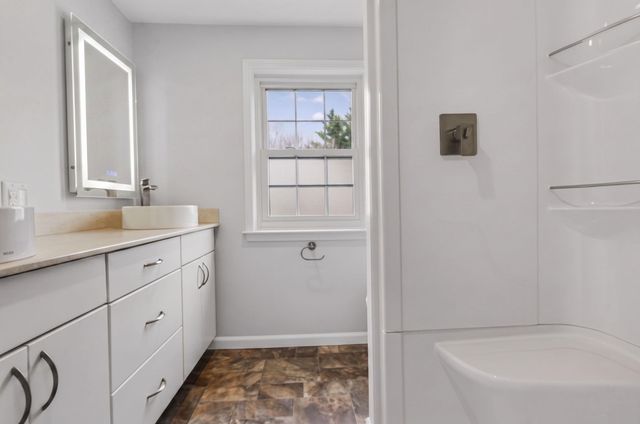 2 Windsor Drive, Litchfield, NH 03052