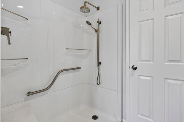 2 Windsor Drive, Litchfield, NH 03052