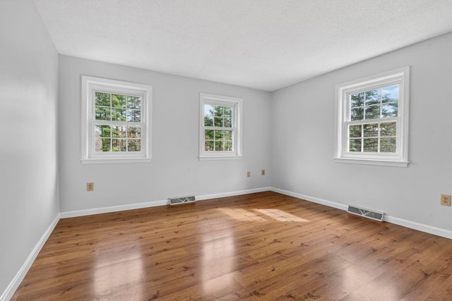 2 Windsor Drive, Litchfield, NH 03052
