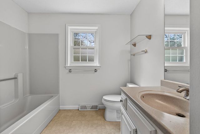 2 Windsor Drive, Litchfield, NH 03052