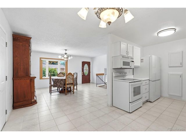 2120 Eddington Way, Colorado Springs, CO 80916