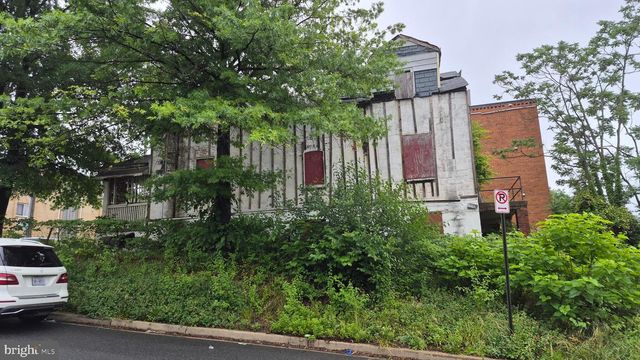 5101 F ST SE, Washington, DC 20019