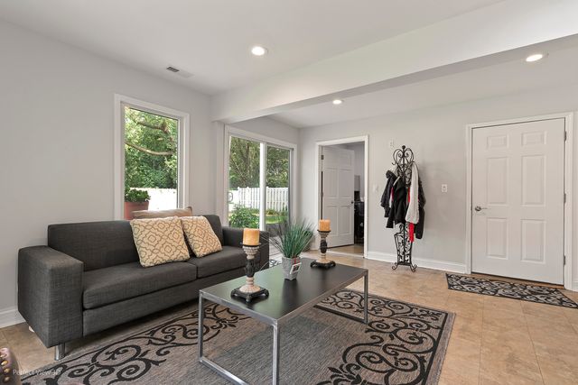 0N632 Gables Boulevard, Wheaton, IL 60187