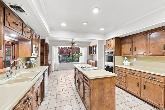 3443 HUNTERS CIR, San Antonio, TX 78230