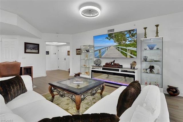 1065 Borghese LN 2003, Naples, FL 34114