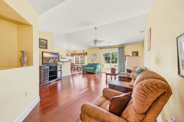 1037 Pecan Grove Blvd., Conway, SC 29527