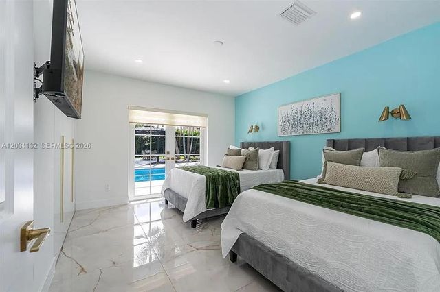 15201 SW 74th Place, Palmetto Bay, FL 33157