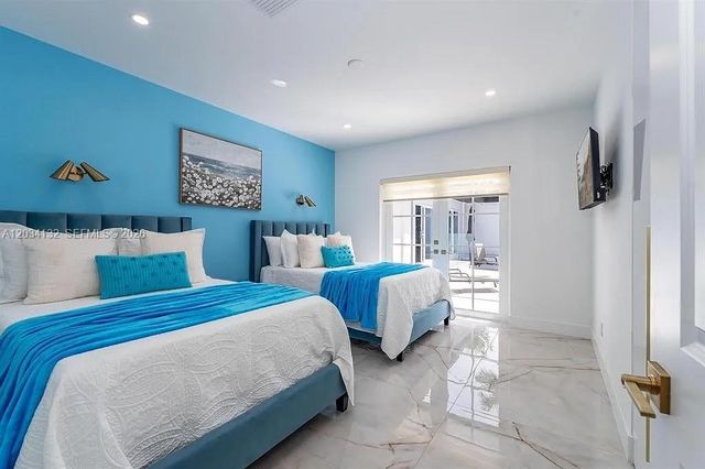 15201 SW 74th Place, Palmetto Bay, FL 33157
