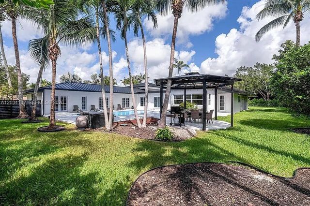 15201 SW 74th Place, Palmetto Bay, FL 33157