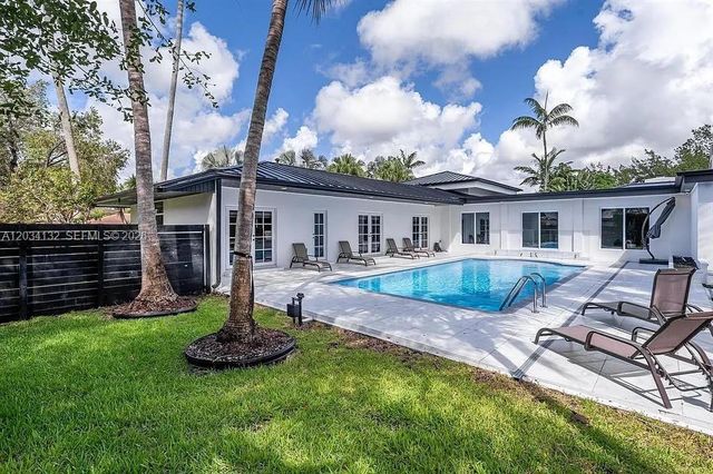 15201 SW 74th Place, Palmetto Bay, FL 33157
