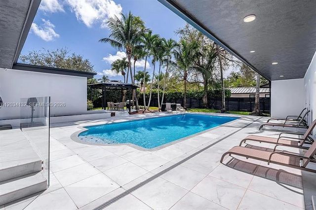15201 SW 74th Place, Palmetto Bay, FL 33157
