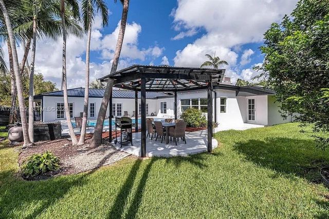 15201 SW 74th Place, Palmetto Bay, FL 33157