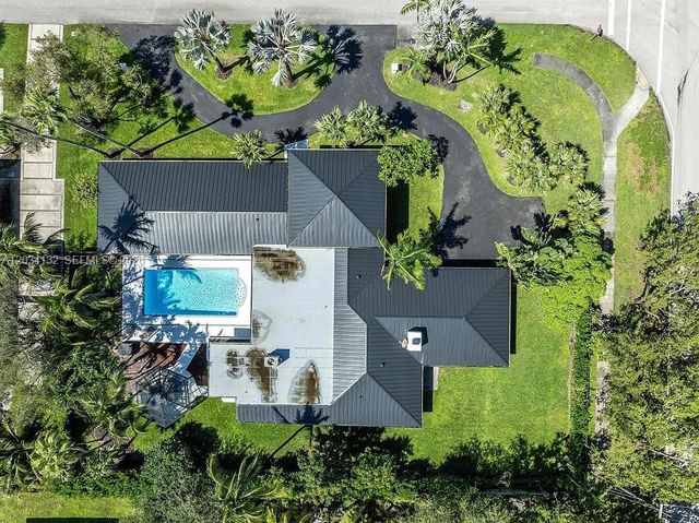 15201 SW 74th Place, Palmetto Bay, FL 33157