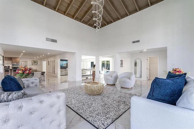 15201 SW 74th Place, Palmetto Bay, FL 33157