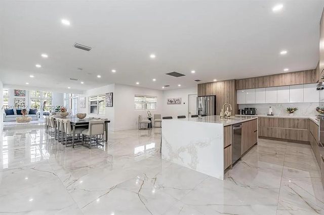15201 SW 74th Place, Palmetto Bay, FL 33157