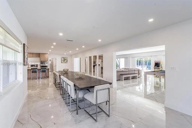 15201 SW 74th Place, Palmetto Bay, FL 33157