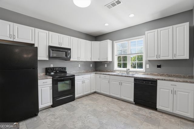 8 Landcaster Place, Oxford, GA 30054
