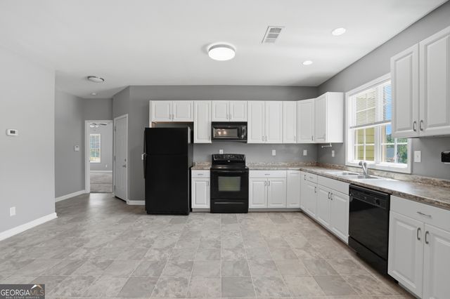 8 Landcaster Place, Oxford, GA 30054