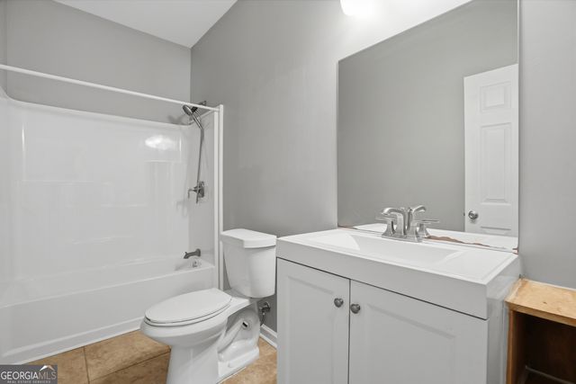 8 Landcaster Place, Oxford, GA 30054