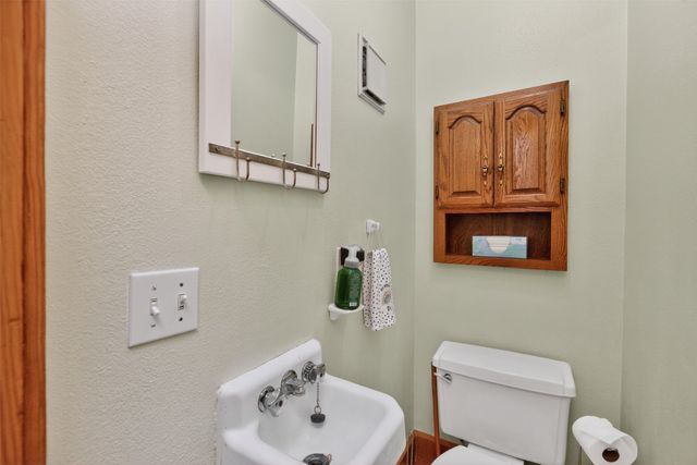 825 Maxwelton Drive, Des Moines, IA 50315