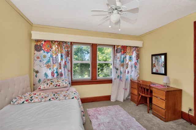 825 Maxwelton Drive, Des Moines, IA 50315