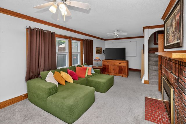 825 Maxwelton Drive, Des Moines, IA 50315