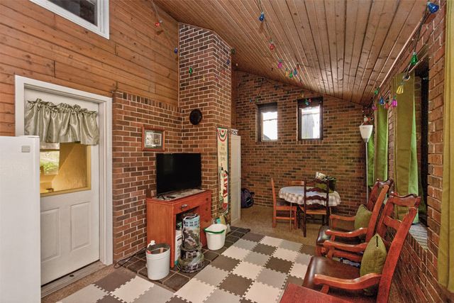825 Maxwelton Drive, Des Moines, IA 50315