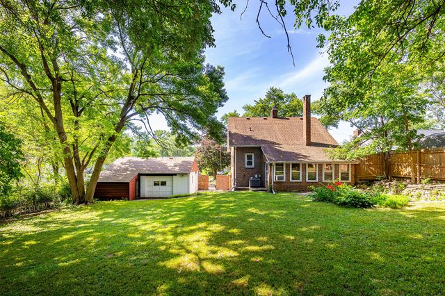 825 Maxwelton Drive, Des Moines, IA 50315