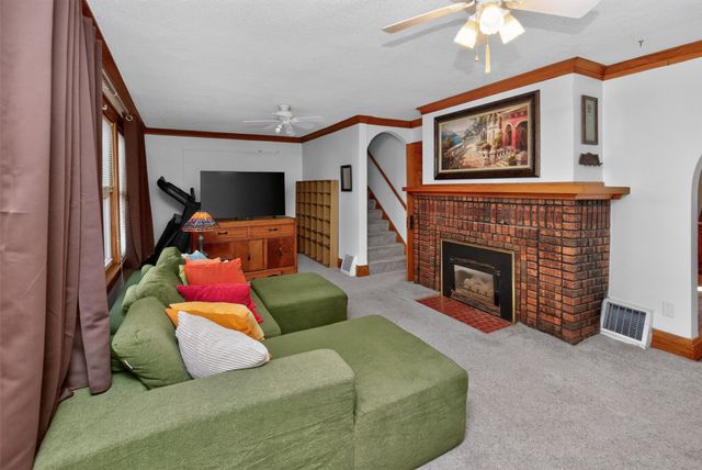 825 Maxwelton Drive, Des Moines, IA 50315