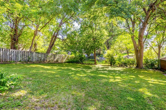 825 Maxwelton Drive, Des Moines, IA 50315