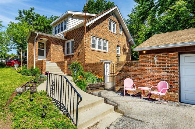825 Maxwelton Drive, Des Moines, IA 50315