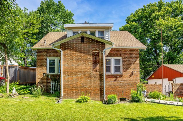 825 Maxwelton Drive, Des Moines, IA 50315