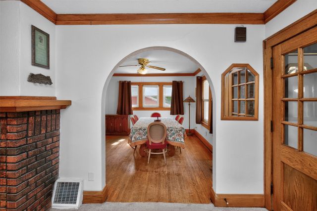 825 Maxwelton Drive, Des Moines, IA 50315
