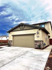 3065 Newfoundland Dr, Roseville, CA 95747