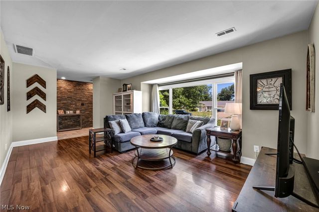 23111 Lincolnshire Drive, Bay Village, OH 44140