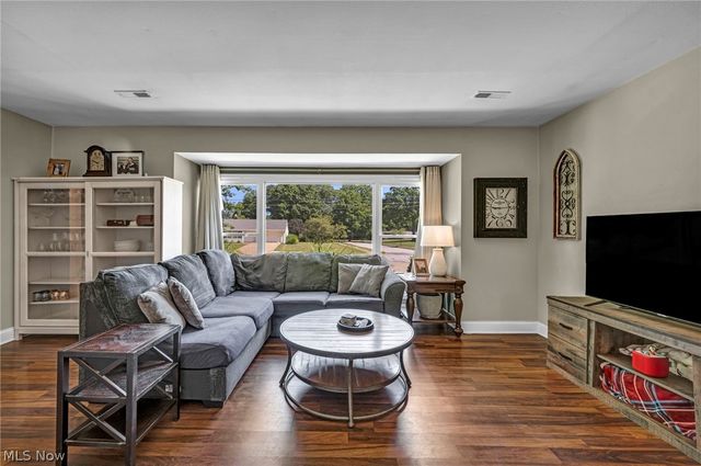 23111 Lincolnshire Drive, Bay Village, OH 44140
