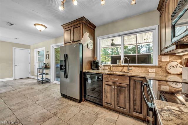 23111 Lincolnshire Drive, Bay Village, OH 44140