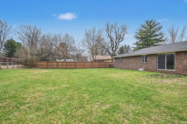 12060 N Woodlawn Acres Drive, Syracuse, IN 46567