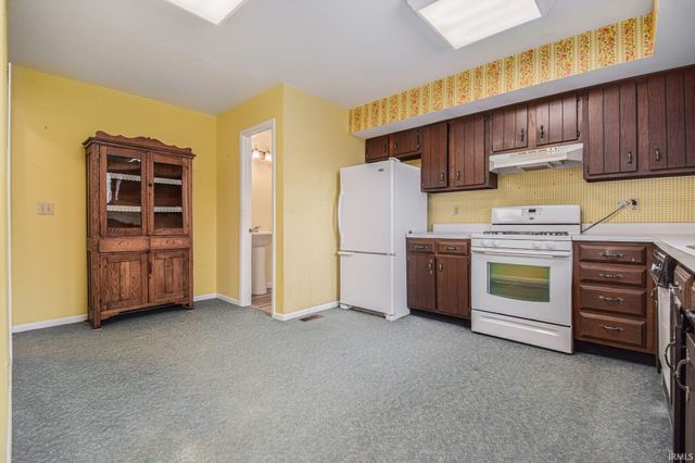 12060 N Woodlawn Acres Drive, Syracuse, IN 46567