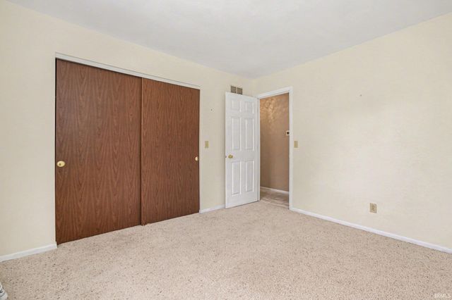 12060 N Woodlawn Acres Drive, Syracuse, IN 46567