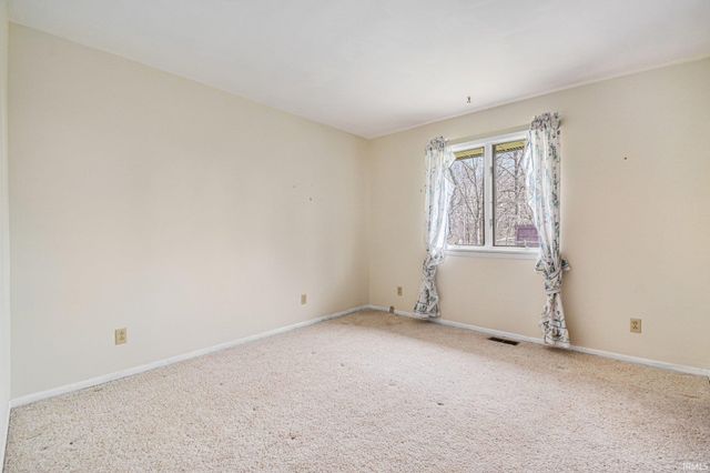 12060 N Woodlawn Acres Drive, Syracuse, IN 46567