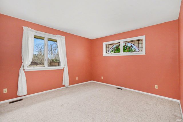 12060 N Woodlawn Acres Drive, Syracuse, IN 46567