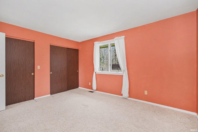 12060 N Woodlawn Acres Drive, Syracuse, IN 46567