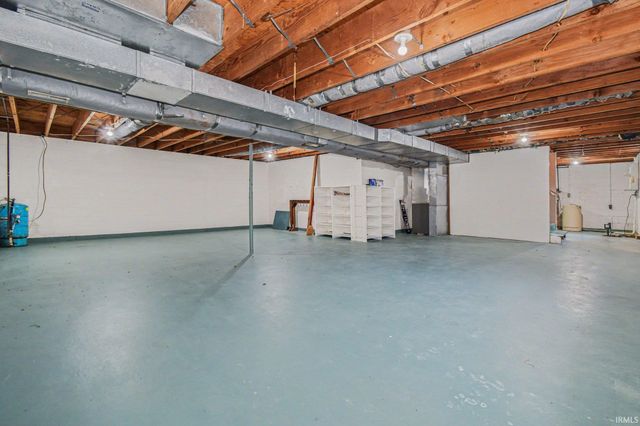 12060 N Woodlawn Acres Drive, Syracuse, IN 46567