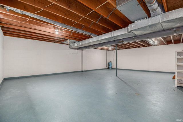 12060 N Woodlawn Acres Drive, Syracuse, IN 46567