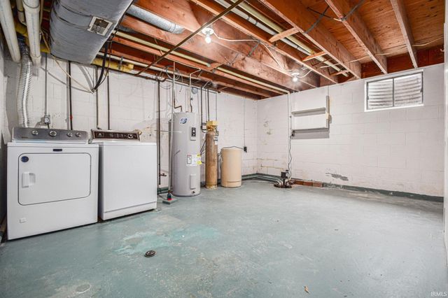 12060 N Woodlawn Acres Drive, Syracuse, IN 46567