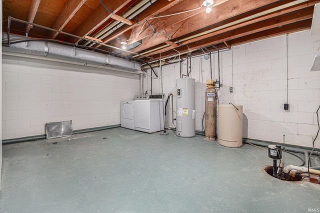 12060 N Woodlawn Acres Drive, Syracuse, IN 46567